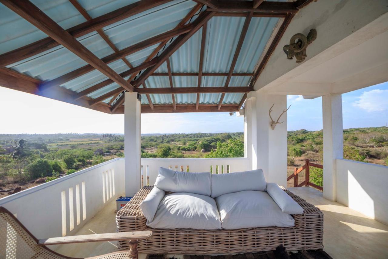 Bed and Breakfast Treasure Rock Kirinda  Esterno foto